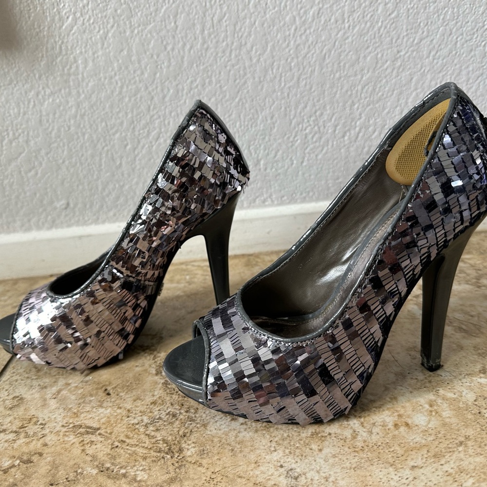 Dereon sequined high heels